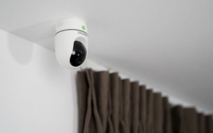Camera thân hồng ngoại